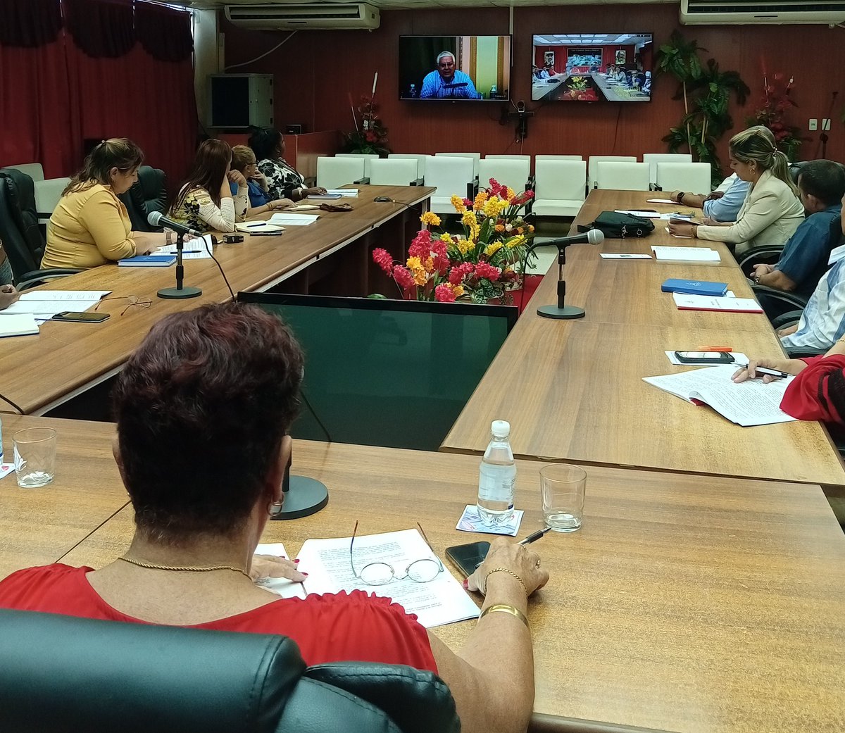 Minucioso y enriquecedor análisis y discusión del proyecto de Ley de Comunicación Social por parte de los diputados a la <a href="/AsambleaCuba/">Asamblea Nacional Cuba</a> previo a la Segunda sesión extraordinaria de la Asamblea Nacional del #PoderPopular #SanctiSpíritusEnMarcha