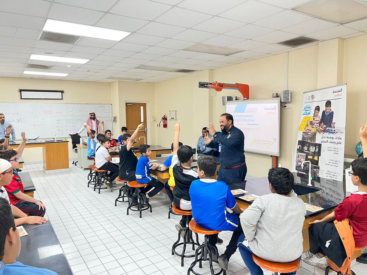 deffischool's tweet photo. زار  وفد من شركة #المتحدة
مدرسة #الدفي_الابتدائية 
وتم تنفيذ فعالية مجتمعية للتوعية بالبيئة الصحية وعرض مبادرة #بيئتنا_المستدامة_رؤيتنا 
وتقديم الهدايا للطلاب و الحضور 
شاكرين لهم هذه الزيارة 🌹
#الهيئة_الملكية_بالجبيل 
#الدفي_الابتدائية 
#من_أجلها https://t.co/HHQUWXSlnc