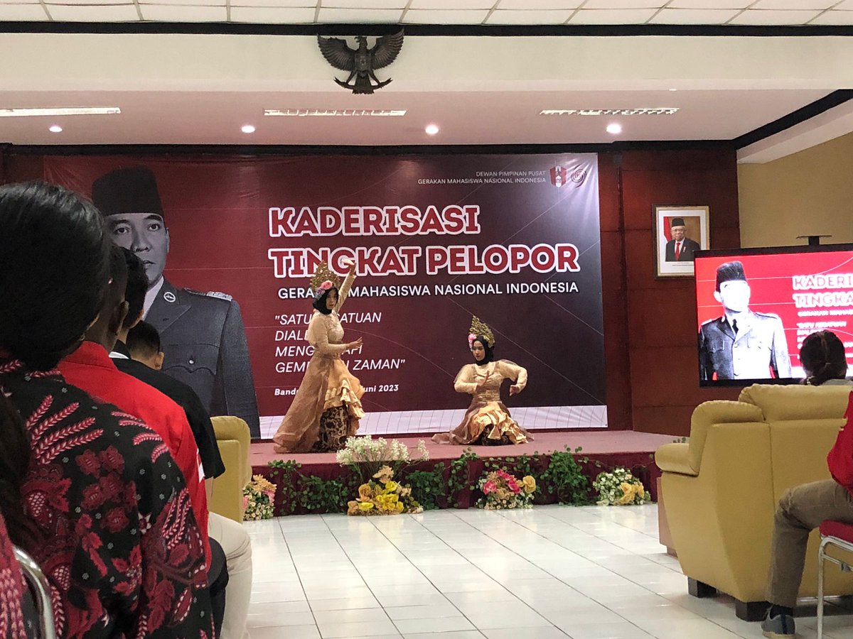 dppgmni_id's tweet photo. Merdeka, pembukaan kegiatan Kaderisasi Tingkat Pelopor (KTP) GMNI bertemakan "Satu Kesatuan Dialektis Menghadapi Gempuran Zaman" berlokasi di Bandung tanggal 17 s/d 01 Juni 2023.

GMNI Jaya! 
Marhean Menang! 
#ktpgmni #dppgmni #gmni https://t.co/QsC9uNz0sL