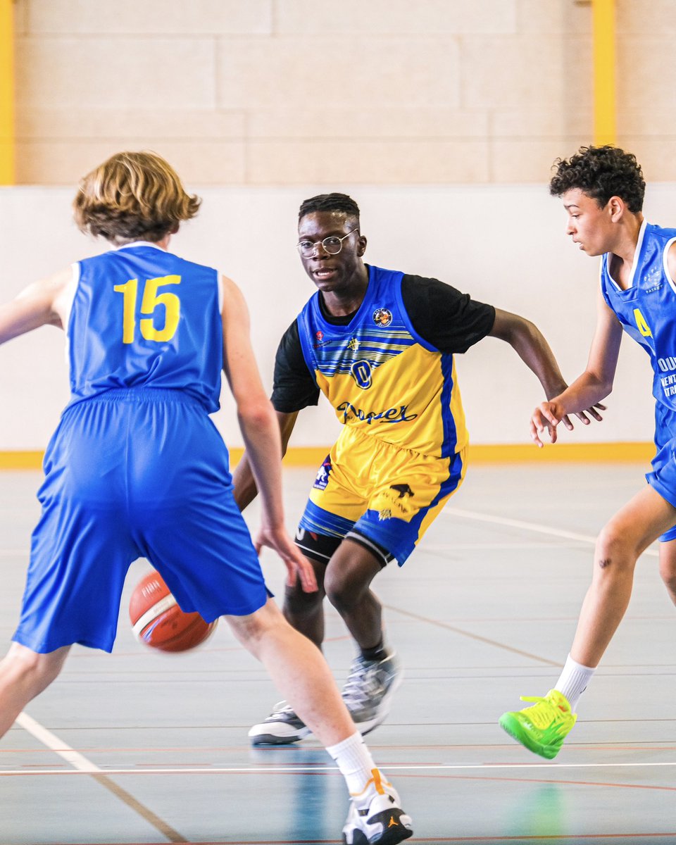 Folclobasket's tweet photo. 📸

🔵🟡 𝗙.𝗢.𝗟.𝗖.𝗟.𝗢 🟡🔵

#folclo #basket #folclobasket #basketball #sport #lorient #morbihan #bretagne #france #ffbb #championnat #victoire #district #equipe #quartier #kervenanec #basketfeminin https://t.co/AXDHp0CTwb