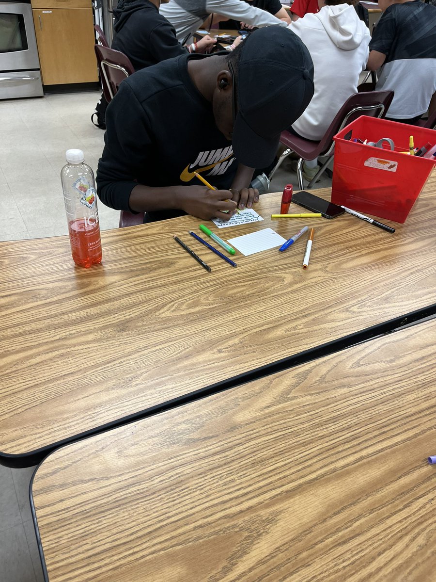 MrsAzbellFACS's tweet photo. Nutrition and Wellness classes making positive notes for our elementary students. ☀️ https://t.co/0nENliIkkv