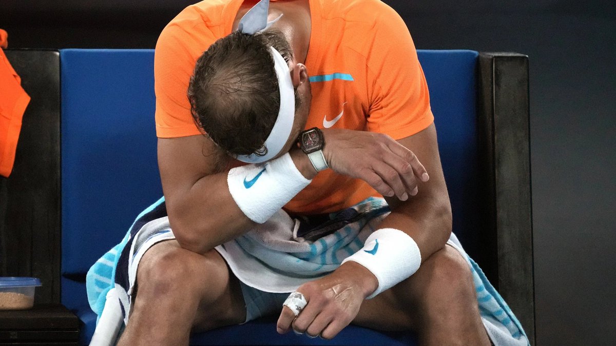 tjcope's tweet photo. 🚨 ¡ÚLTIMA HORA! | @RafaelNadal NO JUGARÁ #RolandGarros 

❌No se ha recuperado a tiempo de su lesión y no podrá reinar en París.

🗞️Información de @relevo. https://t.co/Ql8sjQqo9x
