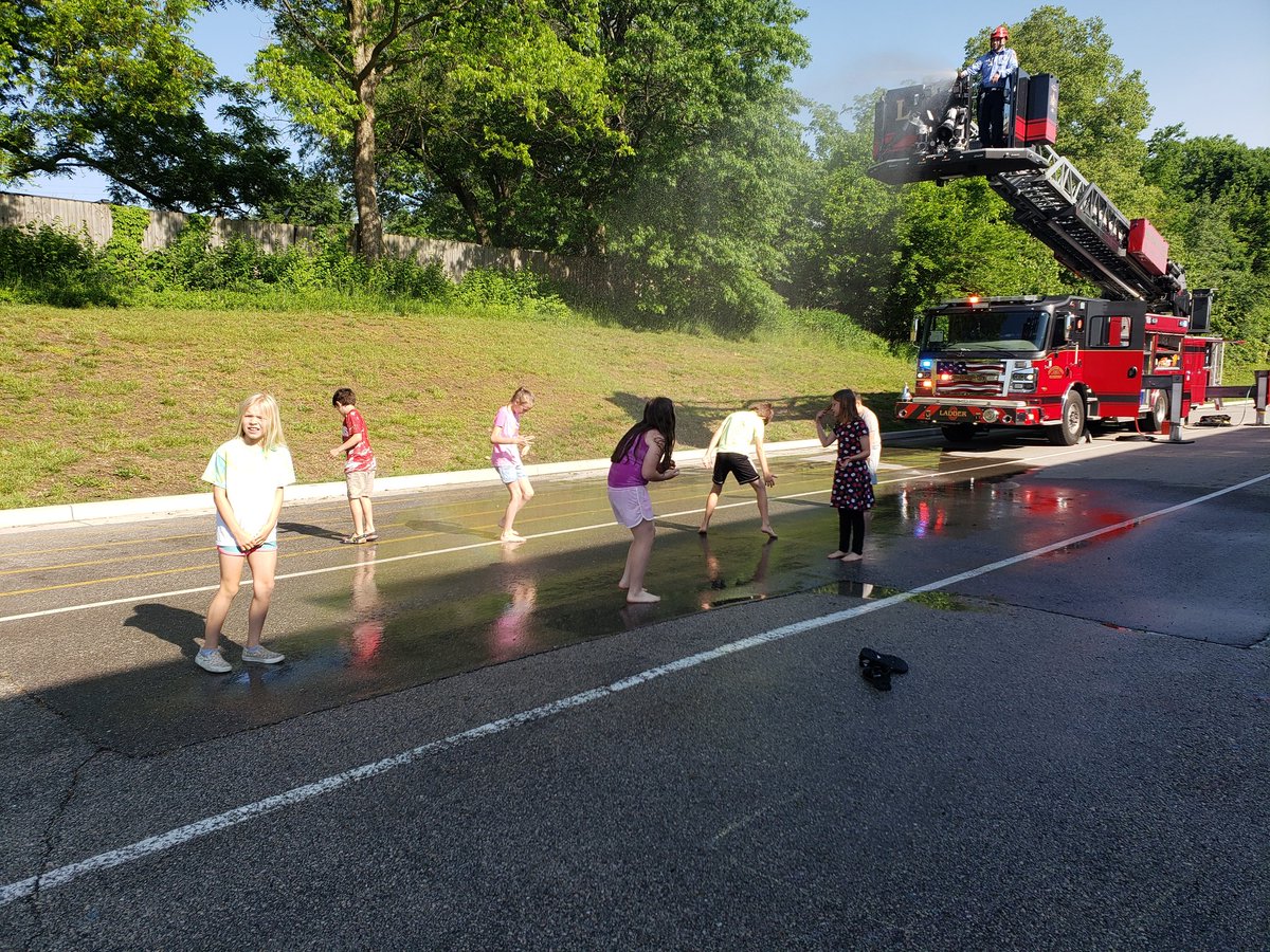 Belair_Library's tweet photo. Field Day Part 2: Snowcones and Fire Truck #jcwestelem #JCSchoolsChampions https://t.co/Q4gTzO8ZUR