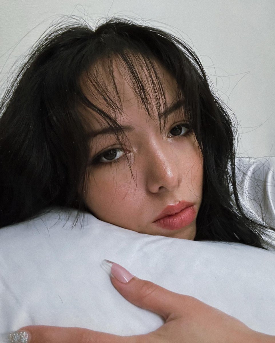 sinphcny's tweet image. been glowing lately🪐🤍