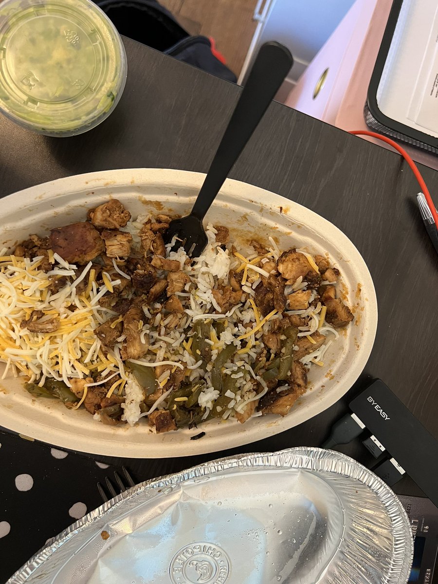 SarahMaeLand91's tweet photo. @ChipotleTweets maybe we can do better next time? Literally only chicken and rice in my bowl…added my own cheese…literally missing everything… https://t.co/33PAQ485So