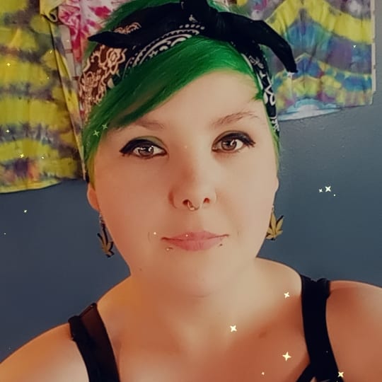 Loving my new hair color #goddess #greenhairdontcare #shorthairstyle #cannamom #piercings #goddess #snakebites #septumpiercing