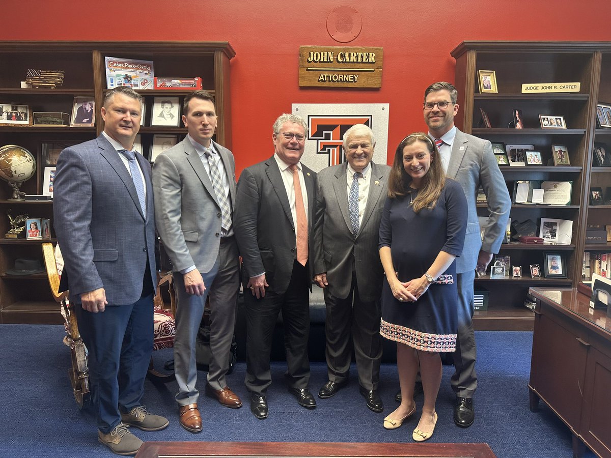 KenishaMuse's tweet image. 🎉 A special thank you to Congressman @JudgeCarter for prioritizing the well-being of our veterans and supporting safe anesthesia care in the VA system. Your dedication is greatly appreciated. 
#ASAWLC @TSAPhysicians @ASAGrassroots @ASALifeline #Medtwitter #Anesthesiology
