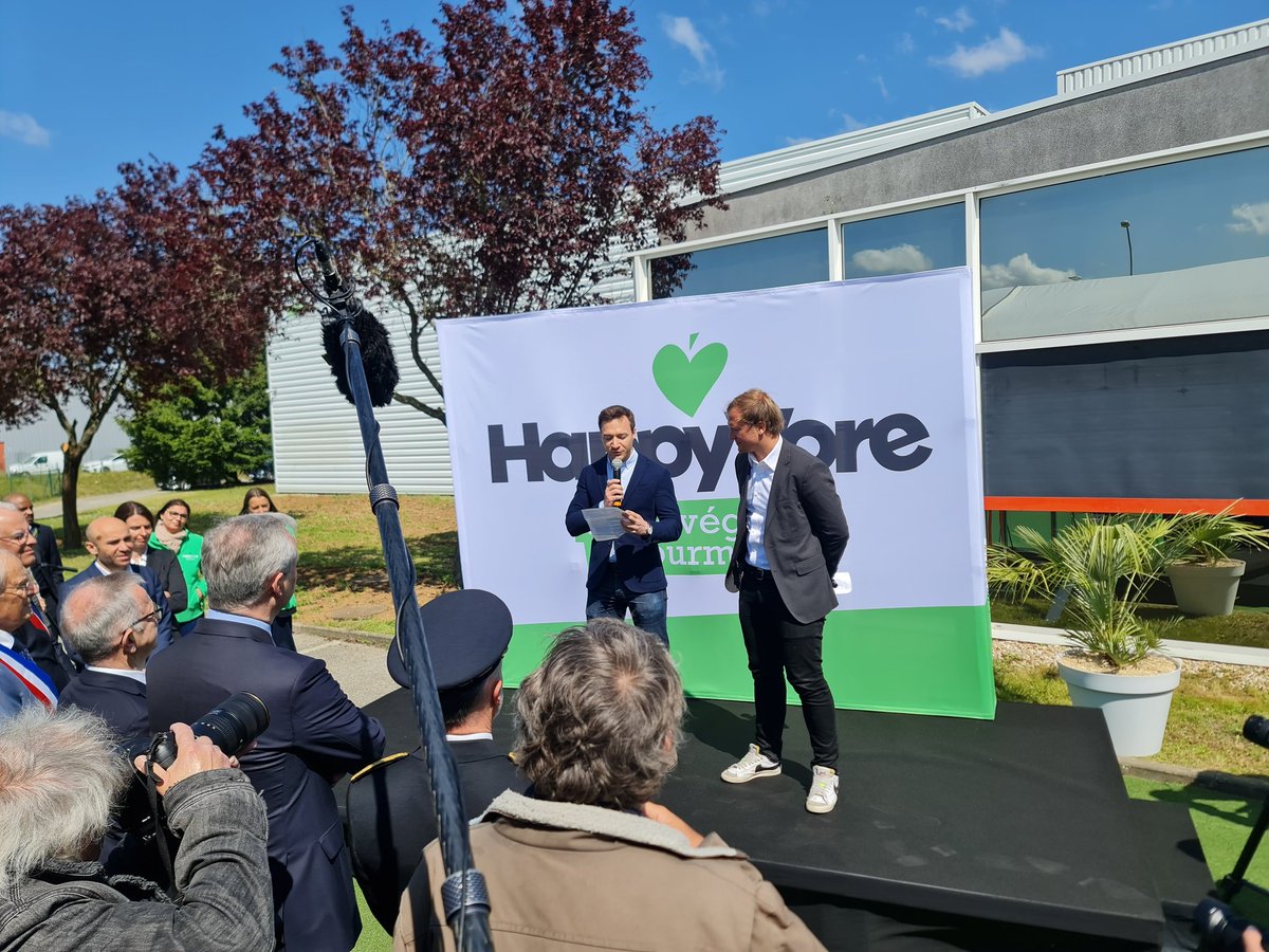 🎯 inauguration ce jour de <a href="/HappyVore_fr/">HappyVore</a> en présence de <a href="/BrunoLeMaire/">Bruno Le Maire</a>. Fier des équipes #PoleEmploi Orléans Ouest  d'avoir accompagné l'entreprise dans ses recrutements en partenariat avec #AREA . #TousMobilises #AvecPoleEmploi @poleemploi_RCVL <a href="/christellevanc2/">VANCON Christelle</a> <a href="/patrick_boissy/">Patrick BOISSY</a>