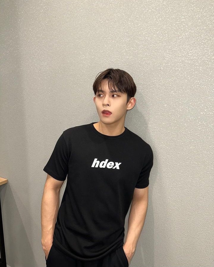 🦁 | 17.06.23 - Donggeon via Instagram pessoal.

"Olá👋❤"

#TO1 #티오원 #DONGGEON #동건 #TOgether #투게다