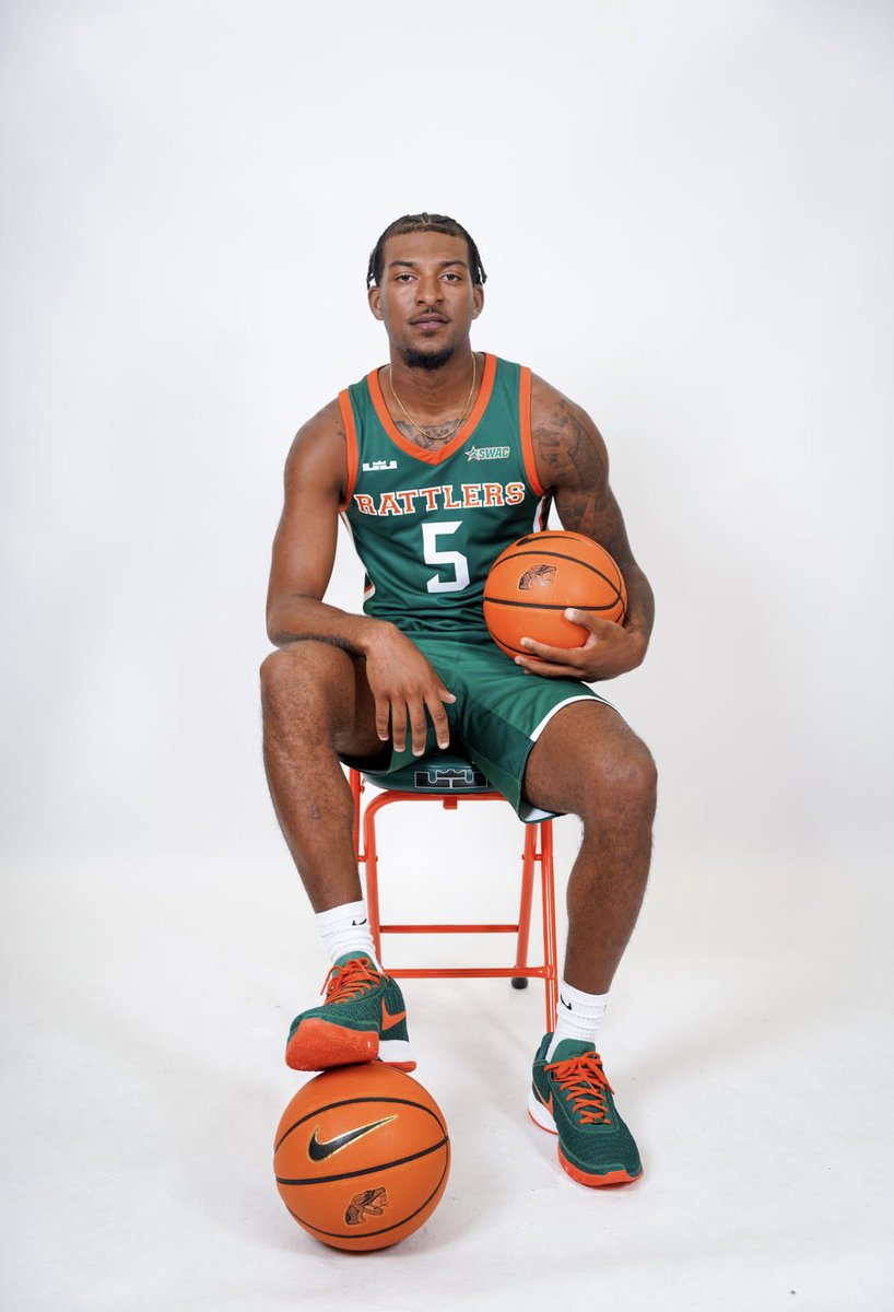 _RC3_1's tweet photo. 1000% committed let’s work 💚🧡🐍 #JUCOPRODUCT #DOITFORPAPA🕊️🤍 https://t.co/8SxssxQoYB