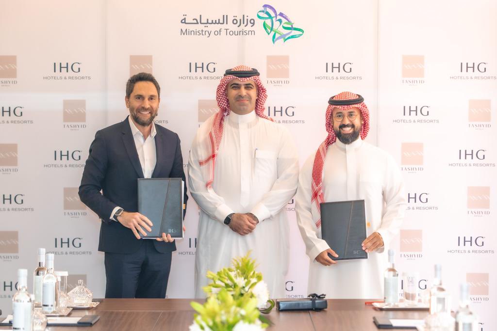 SaudiProject's tweet photo. مجموعة فنادق إنتركونتيننتال IHG توقع اتفاقية تطوير رئيسية مع شركة تشييد لإنشاء حوالي 12 فندقًا جديدًا في #السعودية تحت علامة هوليداي إن إكسبريس بقيمة 1.3 مليار ريال، وبمجموع 2500 غرفة فندقية ستوفرها الفنادق في مختلف المناطق https://t.co/89rGgXvWJZ