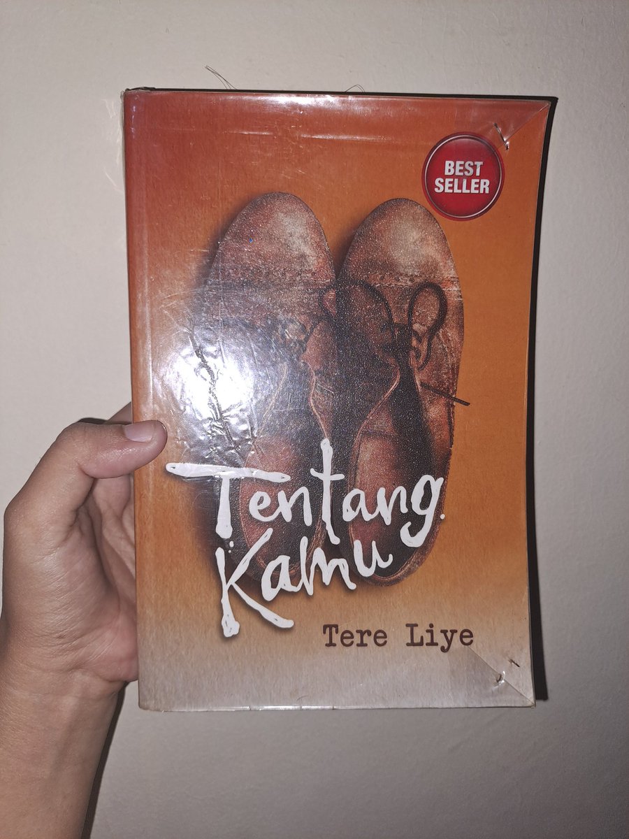 onyoura__ddict's tweet photo. Selamat Hari Buku Nasional!📚
Dalam kesempatan hari buku nasional, aku mau mereview novel yang jadi favoritku. Judulnya "Tentang Kamu" karya Tere Liye. Here we gooo~
— a thread
#SmallStepsWithRUBI https://t.co/gpXJxXLHwV