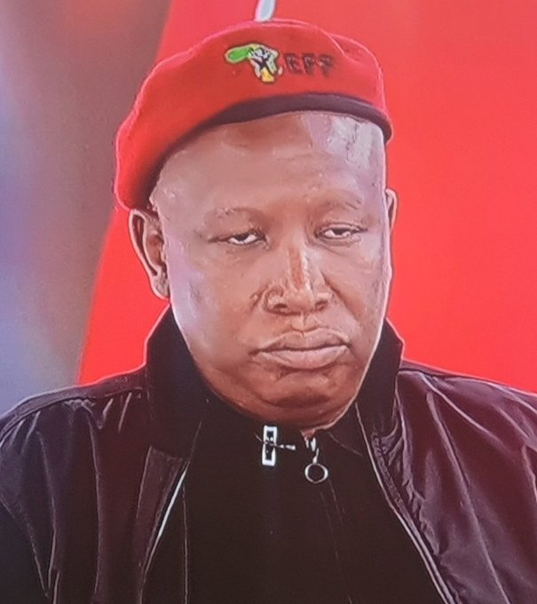 kuscher_v's tweet photo. @DudulaMedia @PATRICIAMASHAL3 @SAPoliceService @HomeAffairsSA Fuckedup Police Service ,full of crooks ,gangsters and hitmen ,serves the rich and famous https://t.co/F2P5uZvyeW