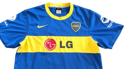 fedegore's tweet photo. @leolvn @gonzalosuli Es gris con detalles en azul y oro. Si bien podes estar en desacuerdo, está muy lejos de estas que son una cargada https://t.co/CfWMx9f4Lt