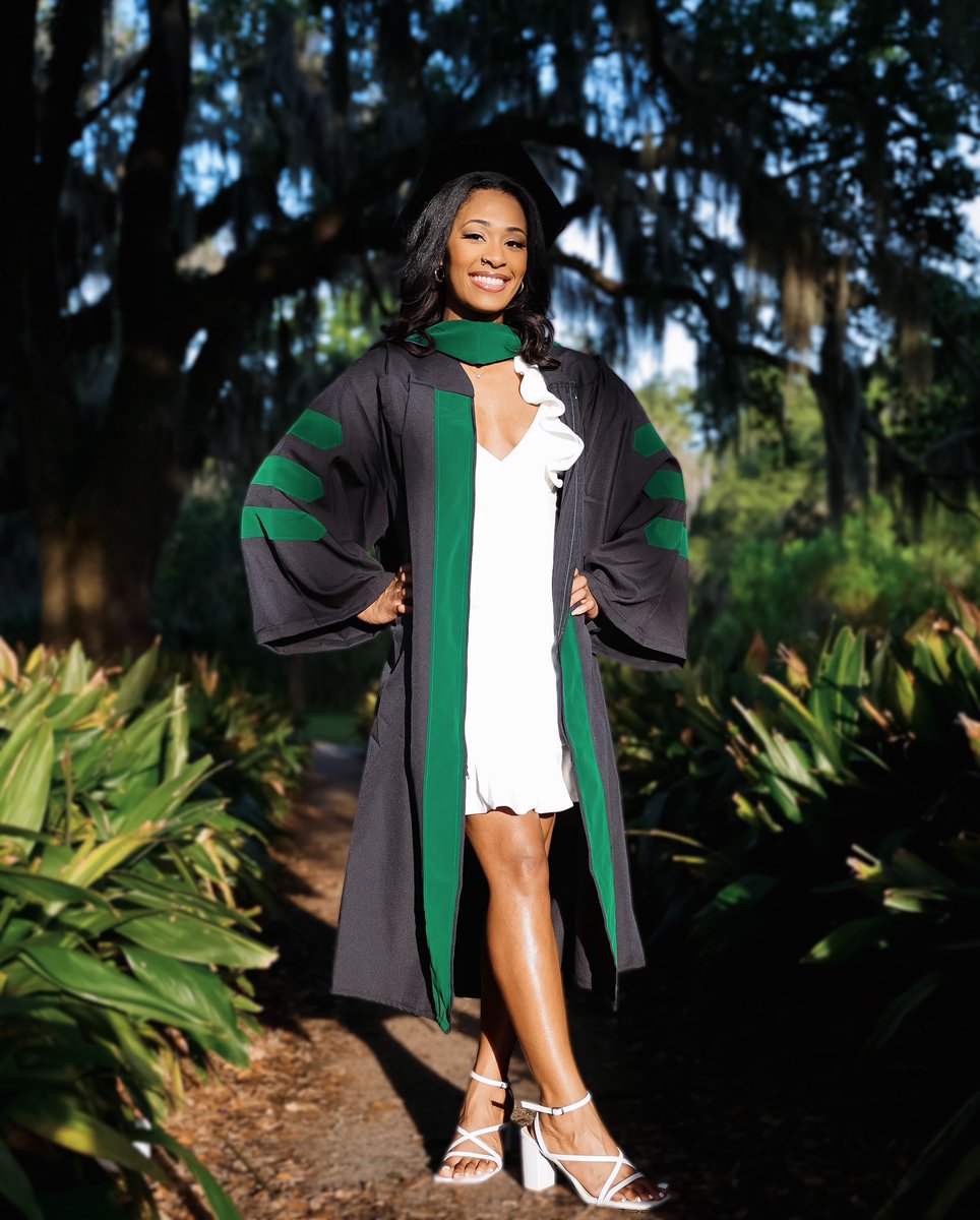 It’s a graduATE!! In 24 hours, I will walk across the stage and become Dr. Shakira Harding. Run me that degree!!👩🏾‍🎓