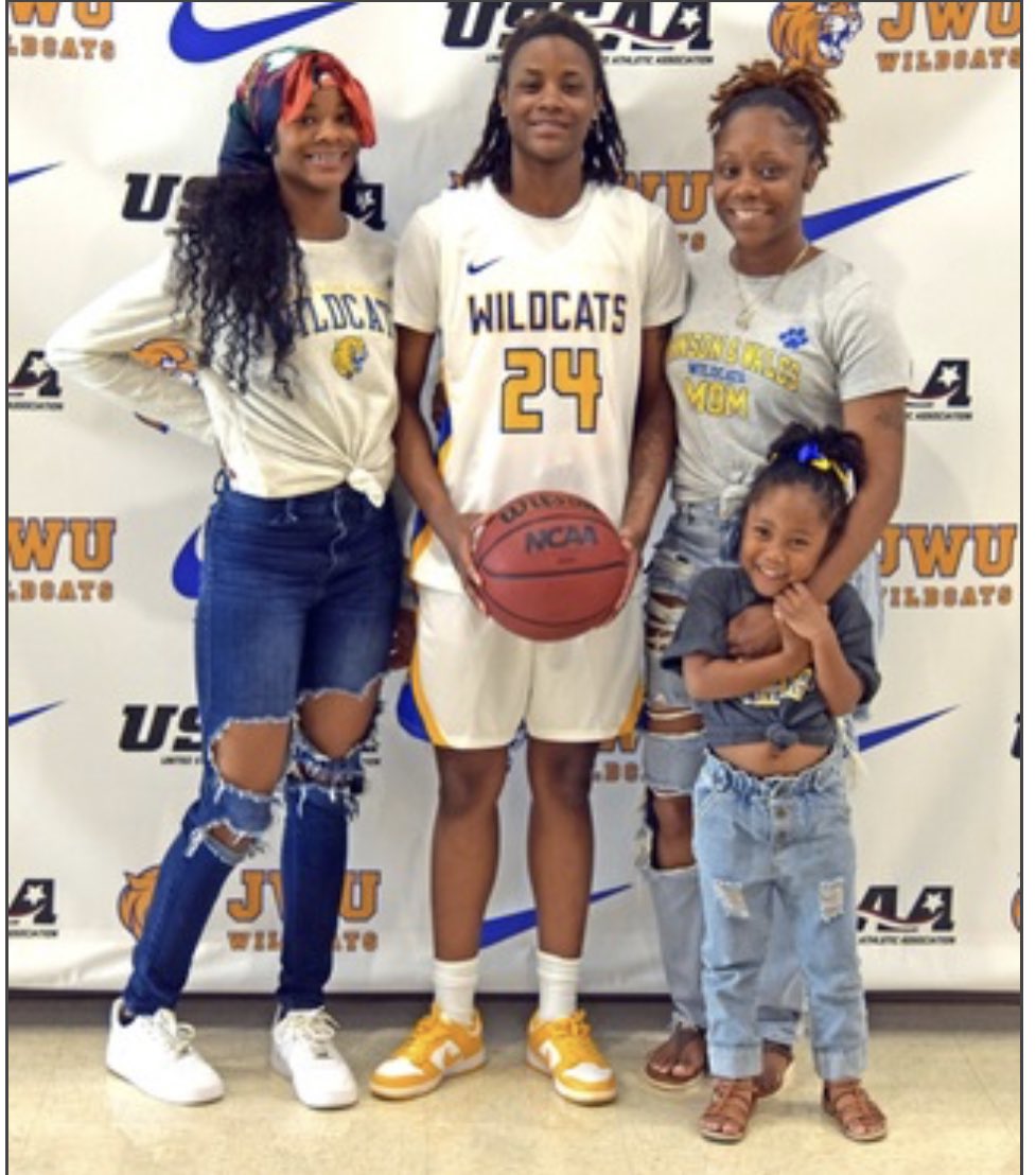 scfuturebb's tweet photo. Big shoutout to @KorlettaD on signing with @JWUAthleticsCLT โฆ your @scfuturebb family is proud of youโฆ. Continue to workโผ๏ธ ๐๐๐๐ช๐พ๐๐ค #WeAreSCFuture #Wildcats https://t.co/cpJyQSAPRo