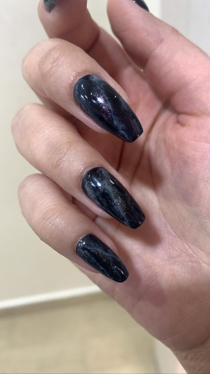 Black marble nails; book your appointment now.

📱97450156222

#marblenails #blacknails #nails #nailsalon