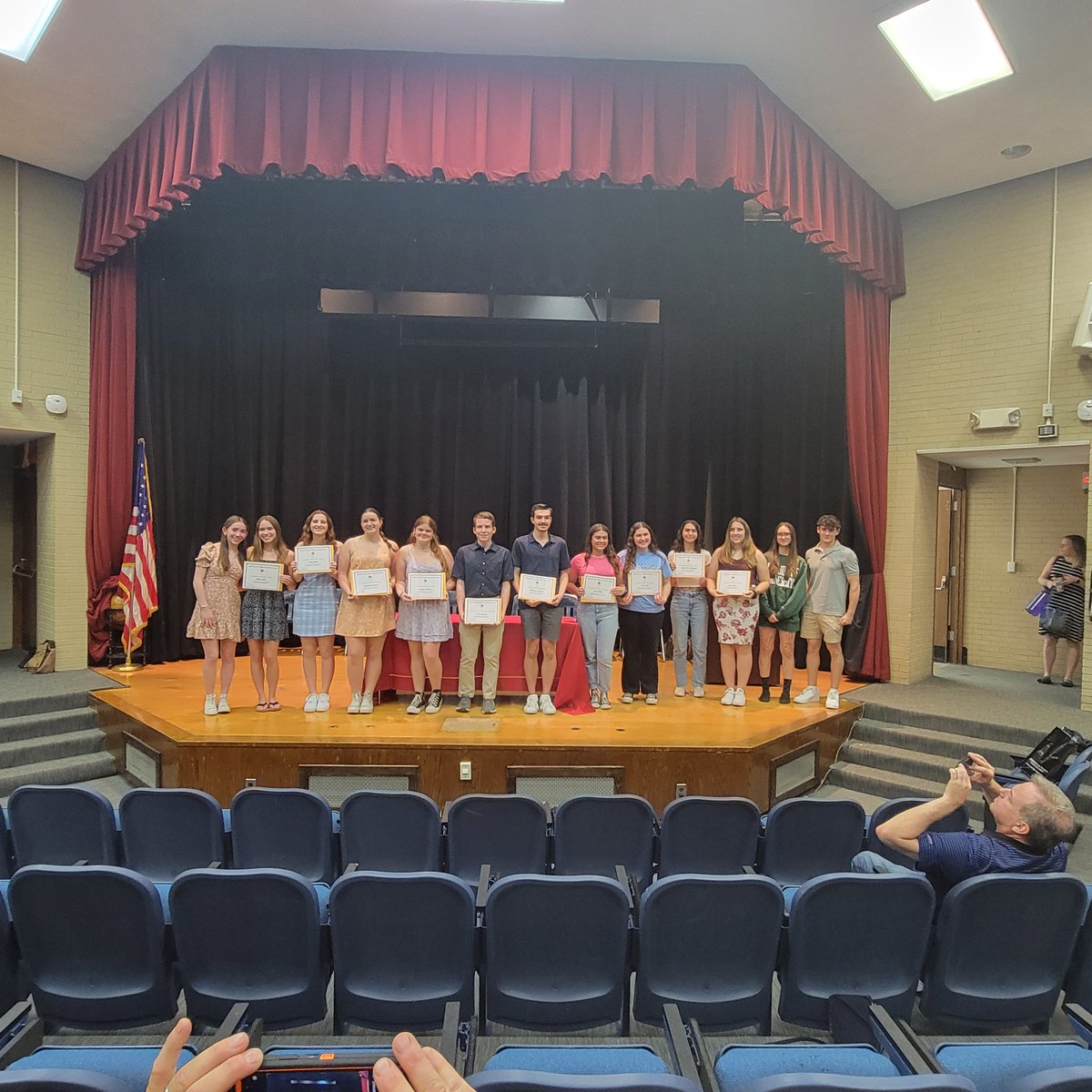 Tuesday afternoon students that have exceeded all expectations in their language learning journey and have demonstrated excellence throughout all six years of study, were honored! Congratulations