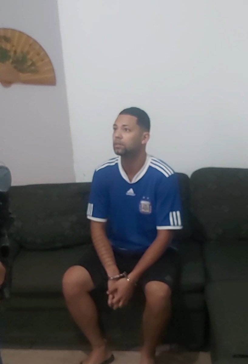 MILICIANO DO VARAO, PRESO HOJE POR POLICIAS DA DRE 

VARAO SUA HORA VAI CHEGAR 

NAO PENSE QUE ESTA PASSANDO BATIDO DEIXANDO DE COBRAR EM ALGUNS BAIRROS NAO, PQ TODOS SABEM QUE VC E ARTICULADOR