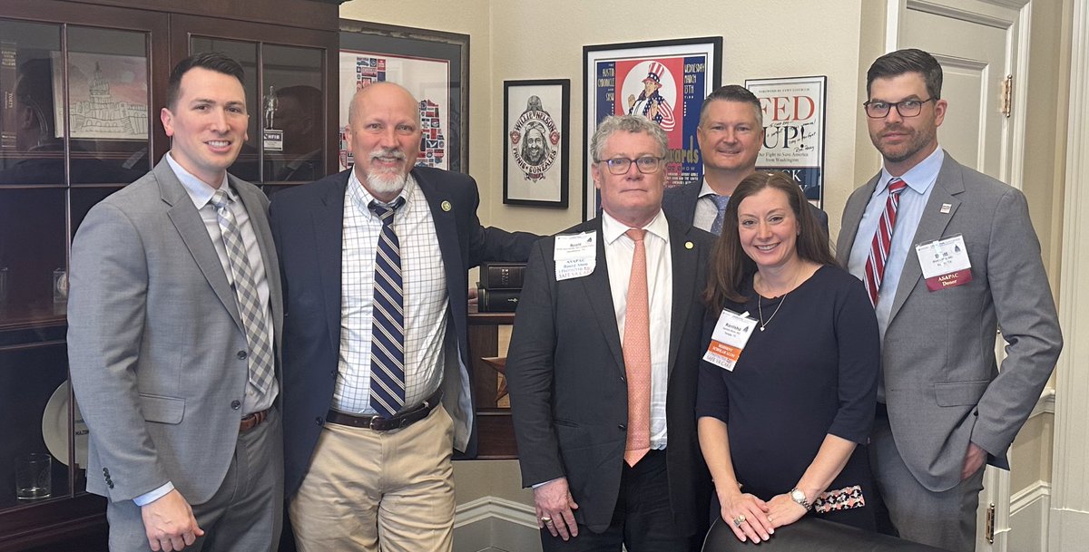 KenishaMuse's tweet photo. 🙌 We extend our deepest gratitude to Congressman @ChipRoyTX for taking the time to listen to the challenges posed by the flawed implementation of the #NoSurprisesAct. #ASAWLC #TSAPhysicians #ASAGrassroots #ASALifeline #Medtwitter #Anesthesiology https://t.co/PkJmULCPWI