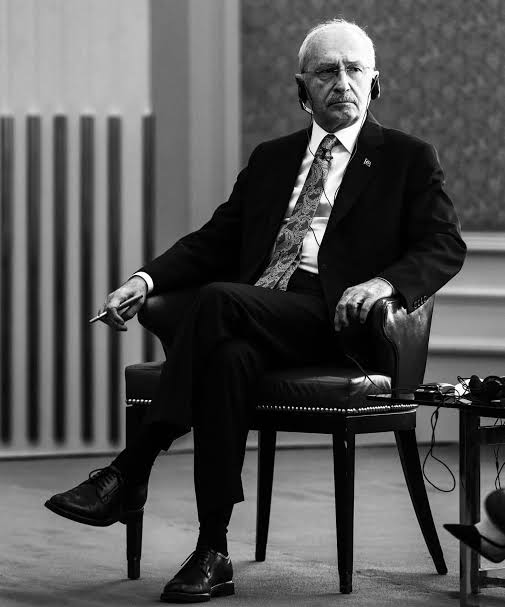 Topladı çıkardı ölçtü tarttı hesapladı %1'e 40 vekil verdi. Hesap uzmanı dedem. 🫶