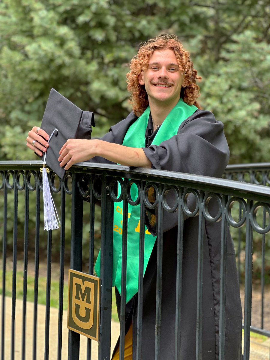 MizzzouSleep's tweet photo. Congrats to our Research Assistant, Austin, for graduating from @Mizzou with a BS in Psychology with certifications in Neuroscience and Addiction Studies! 🎉 https://t.co/5ld5otojWr