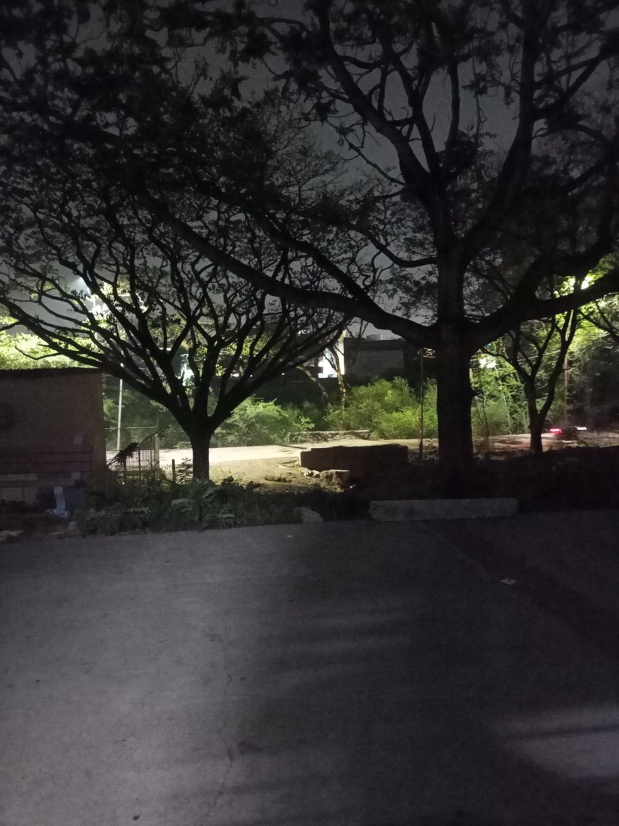 Jab wo rishta hi nahi
Wadhom ka mai kya karu.
Jab wo admi hi nahi
Wo yaadon ka mai kya karu.
Jab wo pyaar hi nahi
Wo sapanon ka mai kya karu.
Jab wo irade hi nahi
Wo cheezon ka mai kya karu.
Jab wo baate hi nahi
Wo lamhon ka kya karu.
Jab wo Kushi hi nahi
Wo gam ka mai kya karu.