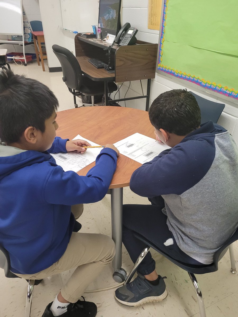 WillyDee07's tweet photo. Great things are happening at @LBYBullDogs this morning 🌄 @estelle_mangum peer teaching, student lead discussions, project based learning, &amp; extended learning opportunities are evidence of quality instruction &amp; high expectations for all 💪🏾. https://t.co/BcsjafSJdW