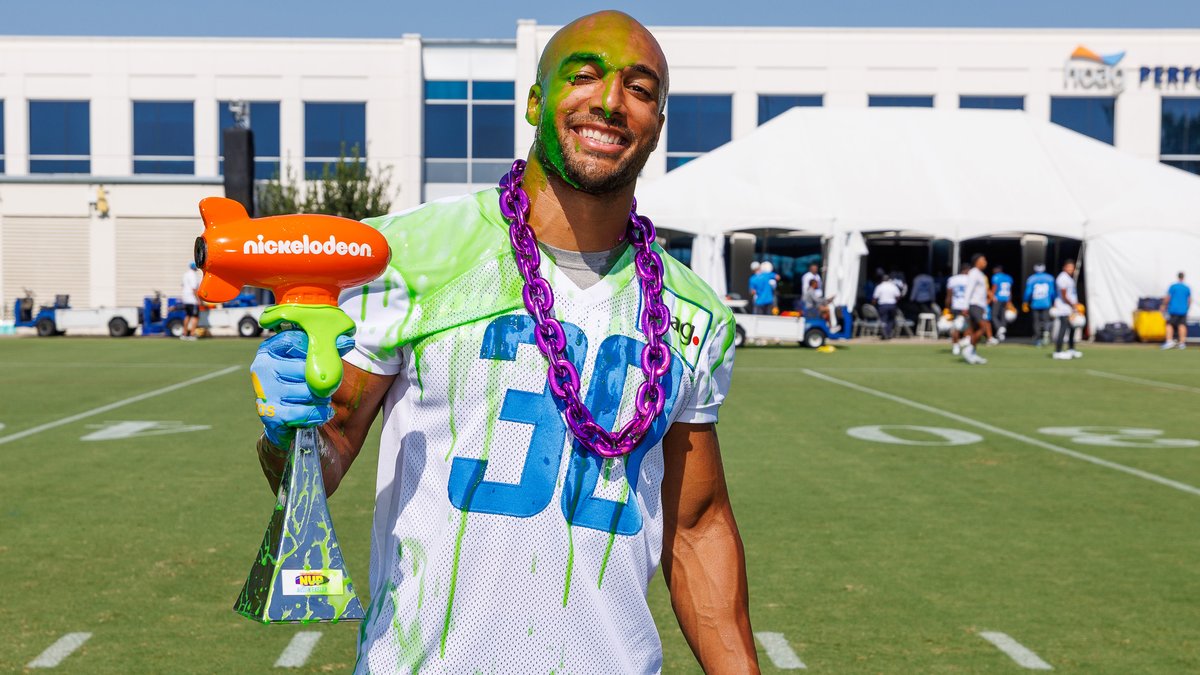 chargers's tweet photo. HBD Austin 🥳 https://t.co/P2OTVVGpc7