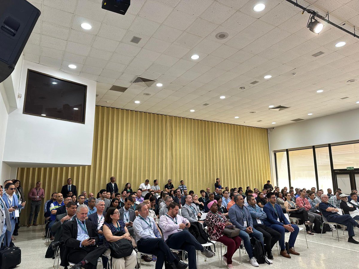 ItaiBardov's tweet image. Un excelente inicio de nuestra conferencia #CybertechLATAM, con seminarios muy interesantes y con sobrecapacidad de asistencia. Compañías líderes a nivel mundial están en Panamá para discutir tecnologías y capacidades cibernéticas, que son tan importantes hoy en día para…