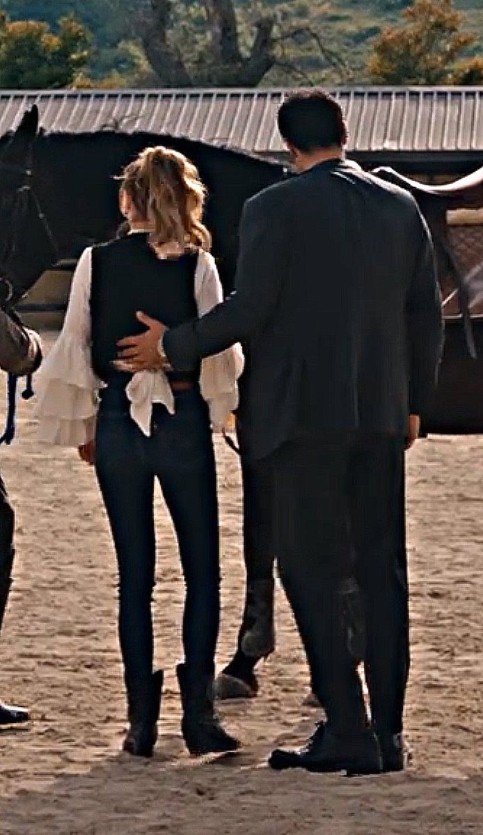 natalieeexixi's tweet photo. GOD 🔥 THEIR HEIGHT DIFFERENCE❤️‍🔥

#GülDev #Gülcemal https://t.co/vCUzG4Y65L