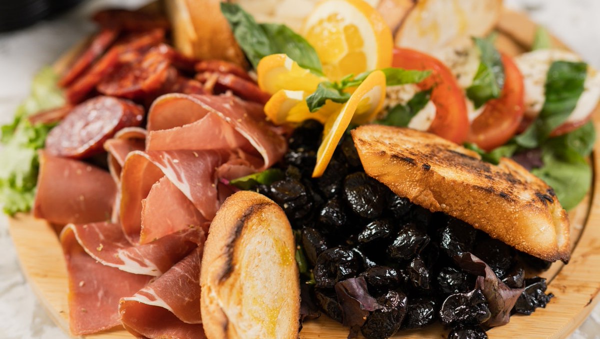 Made with fresh ingredients, discover generous portions of great Italian fare at reasonable pricing.

#cafedip #cafediplomatico #italianrestaurant #torontorestaurant #torontoeats #torontofoodie #tolittleitaly #torontoitalian