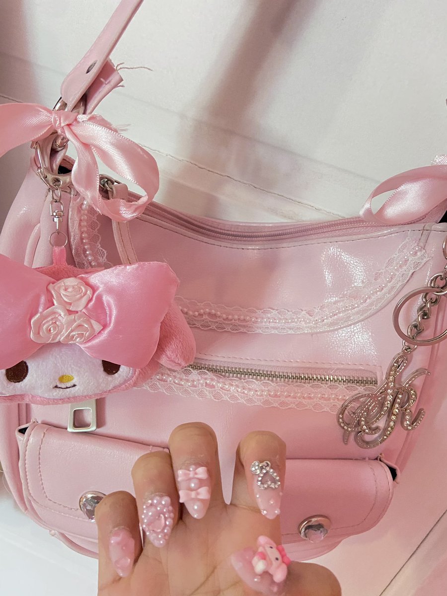 customized my bag to my nailss <3