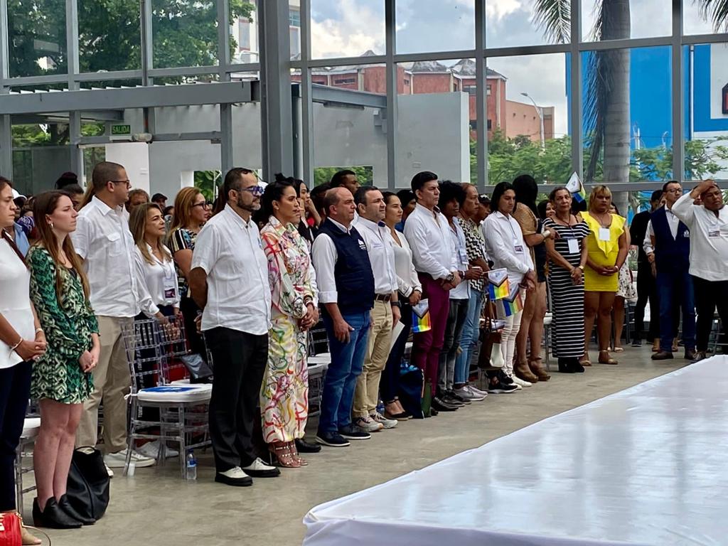 Desde #Barranquilla, la Subdirectora @avel1984 participa en la #AudienciaDefensorial realizada por la <a href="/DefensoriaCol/">Defensoría del Pueblo</a>, donde se presenta el informe sobre la situación de violencia contra la población con orientación sexual e identidad de género diversa #LGBTIQ+.