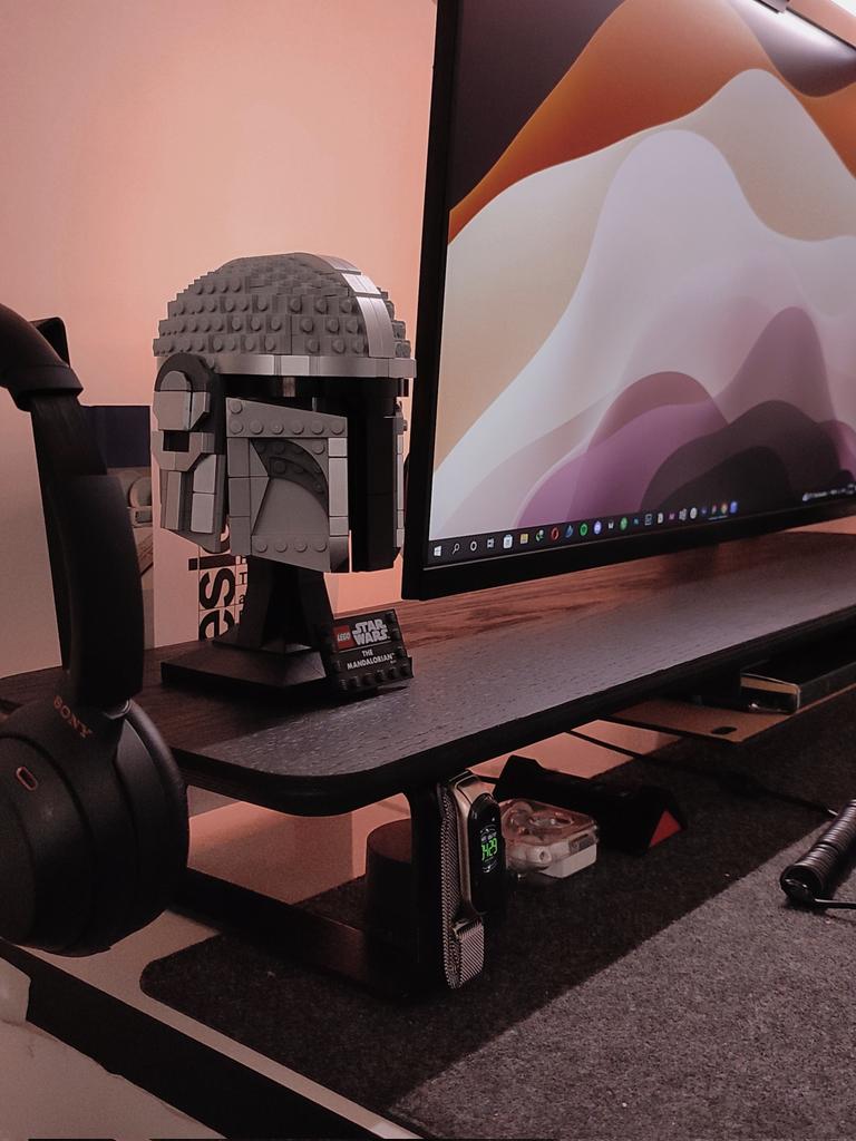 mahdigzh's tweet photo. Well finally, I updated my #work_space 🌌

#setup #work #design #designer #designer_setup #workspace https://t.co/s88cwfbXLz