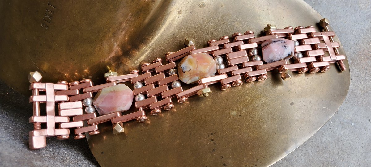 beverly_show's tweet photo. Deidre Greene aka Copper Doc, will be showing her jewelry and demonstrating engraving in her space, #362
https://t.co/qZ86jxeDqa
#bhartshowartist
#communitylifebh https://t.co/uD3hyzbQIi