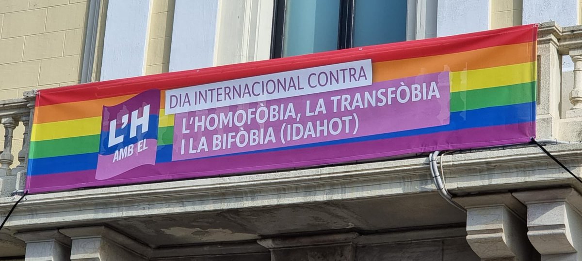 Present a la lectura del manifest 🌈a la plaça de l'Ajuntament💪🏼