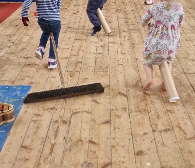 BailPreschool's tweet photo. 🧙‍♀️ room on the broom 🧙‍♀️ 

Today some of our children have been recreating the story 'room on the broom' by Julia Donaldson!

#bailgatepreschool #bailgatebees #preschoolinlincoln #lincolnuk #preschool #earlyears #bailgatelincoln #roomonthebroom #juliasdonaldson https://t.co/lFtq0bvt2t
