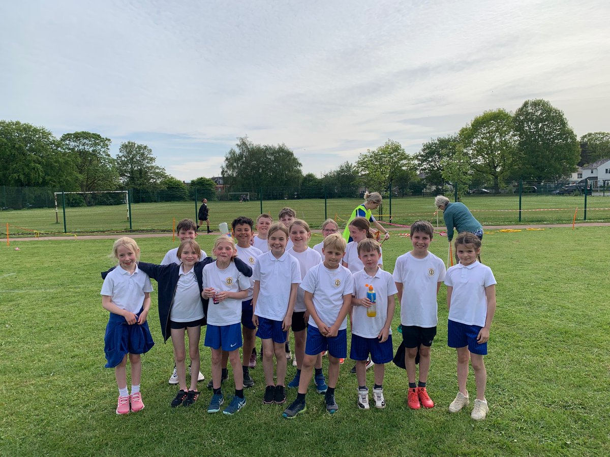 Incredible performance by our Cross Country runners today, with three of our children picking up gold, silver and bronze in their races!
Y3&amp;4 boys team 🥇
Y5&amp;6 girls team 🥇
Y5&amp;6 boys team 🥈
Well done to every single one of you!

#BroomfieldsPE