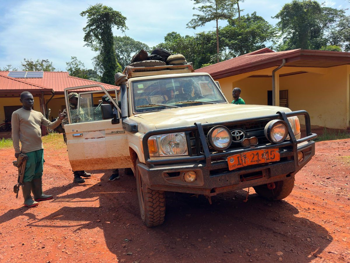 The start of our expedition! Lobeke National Park is as remote as it can be, two full days driving from Yaoundé via Yokadouma. Leaving the ranger station early in the morning...