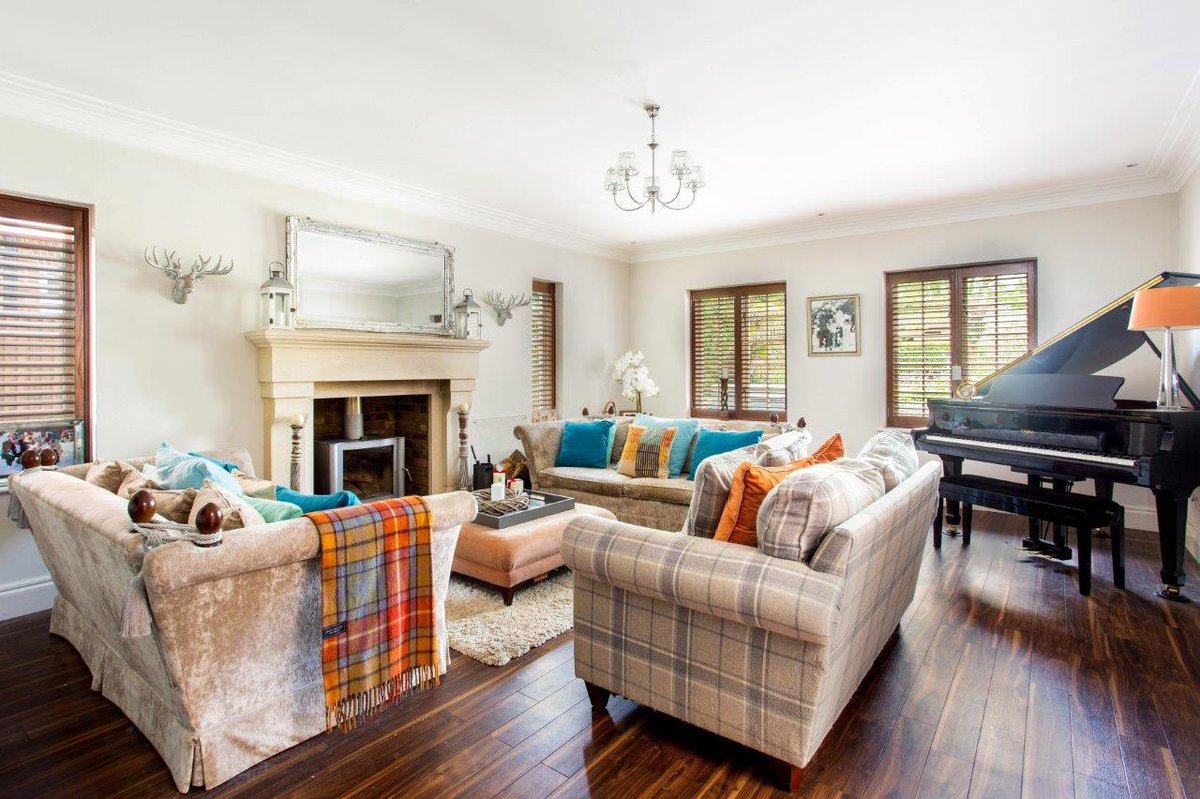 HamptonsReigate's tweet photo. Wingates is a most impressive family home with more than 3800 sq ft of space, situated on a highly desirable private road, popular with families and professionals alike for the attractive homes

#Hamptons1869 #HamptonsReigate #Reigate #Surrey #ReigateHomes #SurreyHomes https://t.co/uYzmsZ9sFZ