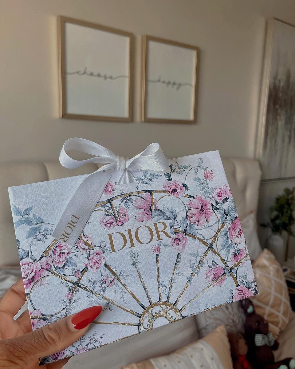 MbambaAudrianna's tweet image. I love these types of goodies @Dior #DiorBeauty  #classymakeup instagram.com/audrianna_aa?i…