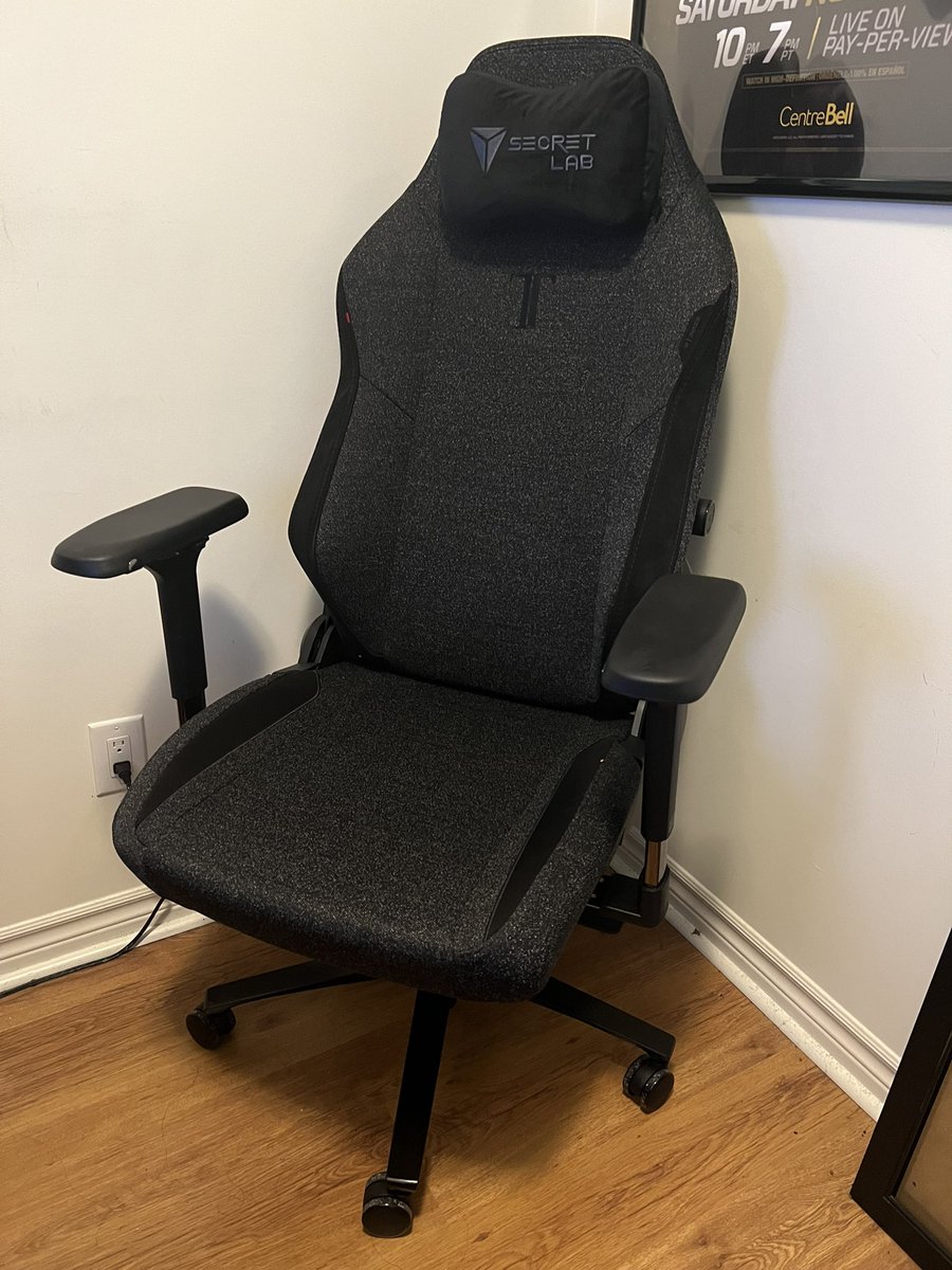 Ryan112254's tweet photo. Just finished setting up my #Secretlab chair, time to get down to business 😎 https://t.co/Be3XSjz9LN