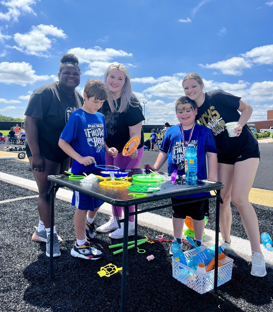 RCHSGIRLSTFXC's tweet photo. Out here at the 3rd Annual Ran Man Field Day, our hearts are full 💛🖤 Thank you for the opportunity to be a part of it all, @CoachTYoung5! #oneRC https://t.co/y9UovXfgnS