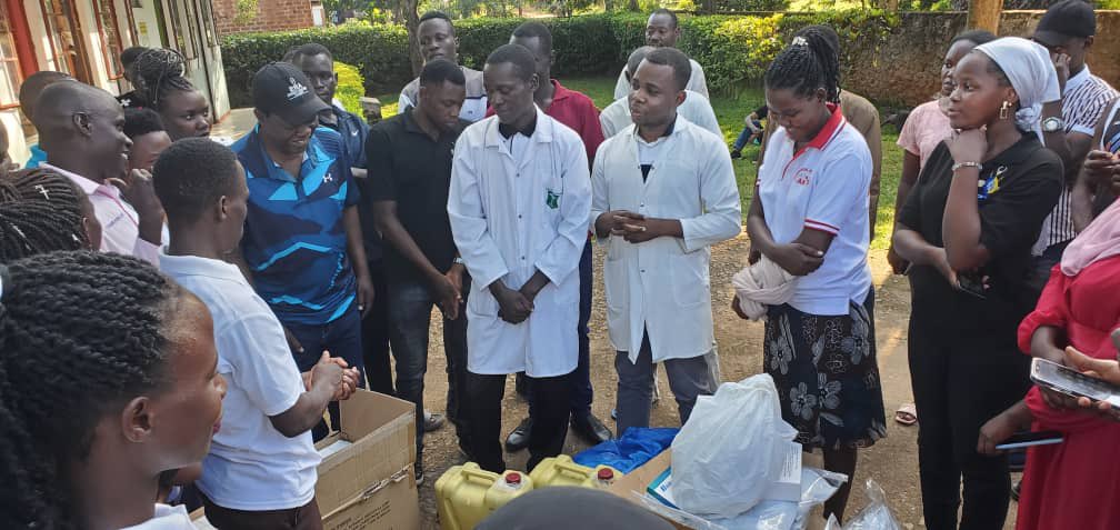 AkbHospital's tweet photo. We are grateful to MUBS Busoga Association for their generous donation of medicine to AKB Hospital. This gesture will help us provide better health care to our patients and community. Thank you for your support and partnership. #AKBHospital #MUBSBusoga https://t.co/LvLUXTqaMa