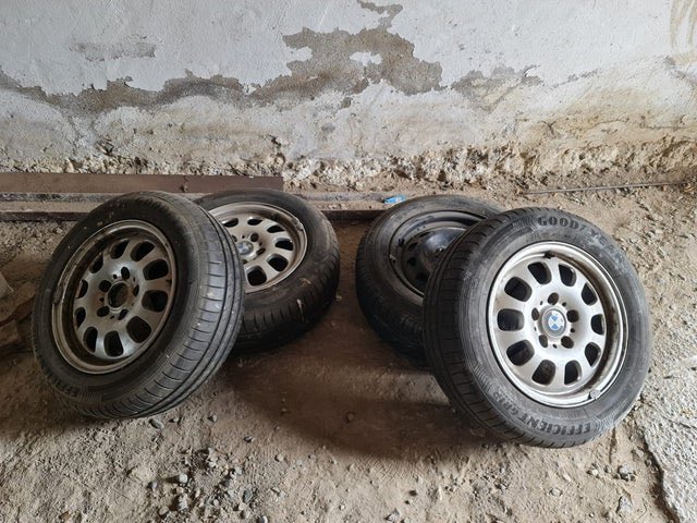 PatriRamiDia's tweet photo. Vendo "4 LLANTAS BMW COCHE" en #wallapop https://t.co/PZAFdVDz0y https://t.co/Y9IeOdMfQI