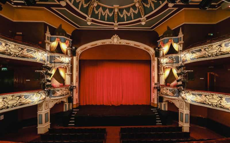 Thunder_Rd's tweet photo. Our new ghost story, #ShockHorror, is touring to @CreweLyceum this Autumn, so we’ve been doing some research on the resident ghosts and spine-chilling sightings at this historic venue.

Read all about the FIVE ghosts that haunt the theatre on our blog!
👉 https://t.co/aTSgKz7AVr https://t.co/cJfcF0KHCa