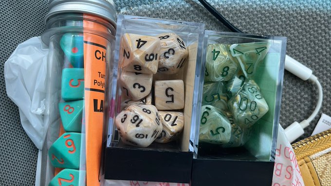Its wishtender wednesday, who&rsquo;s gonna pay up for my new D&amp;D sets 💸💸💸 send double if you wanna watch me