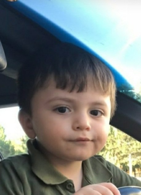 Konya'da görev yapan polis memuru bir tanıdığımızın 4 yaşındaki oğlunda "beyincik erimesi" rahatsızlığı görüldüğü için yardım kampanyası başlatılmıştır. Aylık ilaç masrafı 64.000 USD tutuyor. RT yaparak ilgililerin önüne düşmesine yardımcı olursanız sevinirim. IBAN paylaşacağım: