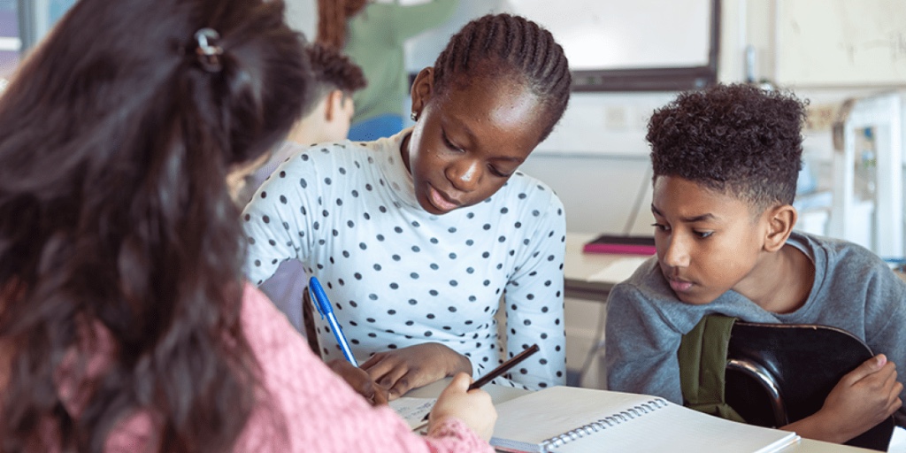 With the decline in 8th graders' 2022 NAEP scores in civics, #DemocracyEd is increasingly important. A new <a href="/LPI_Learning/">Learning Policy Institute</a> report by @chachke describes how 10 states are implementing policies to promote #CivicEngagement &amp; #CivicLearning. #edchat #sschat ow.ly/EMEz50OpP7T